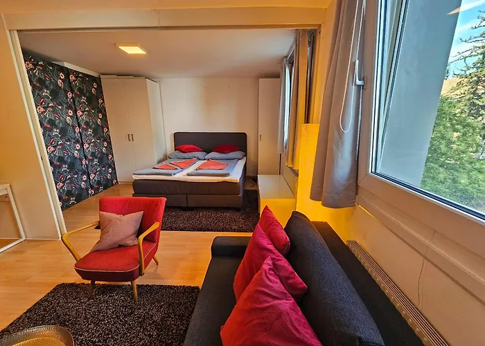 Yuki's Place - Un-vic, Danube And Subway Near To Downtown