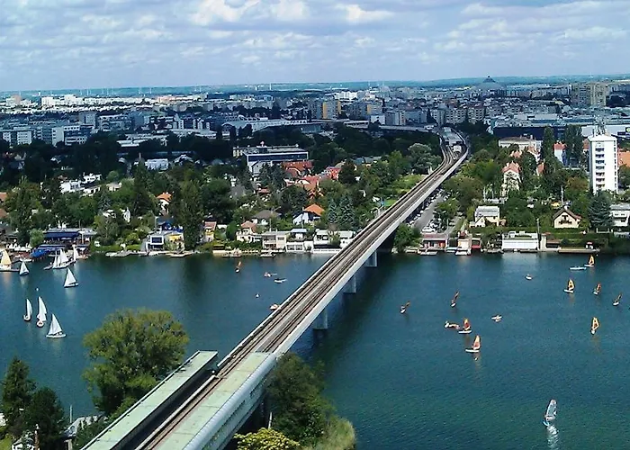 Yuki's Place - Un-vic, Danube And Subway Near To Downtown *