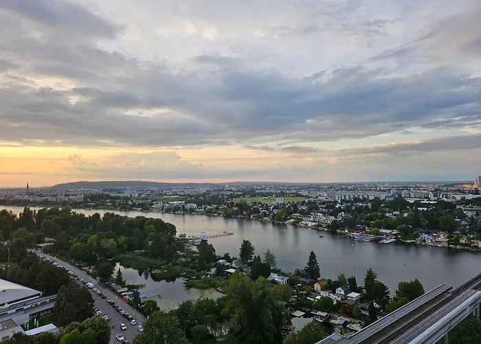 Apartmán Yuki's Place - Un-vic, Danube And Subway Near To Downtown