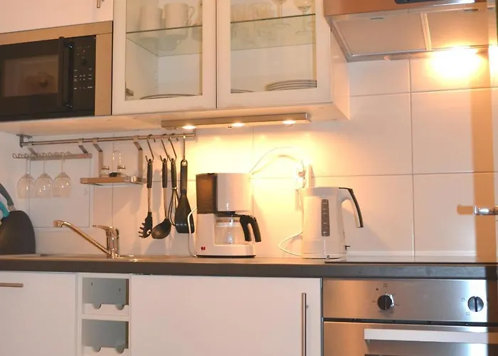 Yuki's Place - Un-vic, Danube And Subway Near To Downtown
