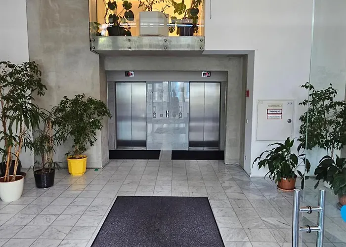 Yuki's Place - Un-vic, Danube And Subway Near To Downtown *